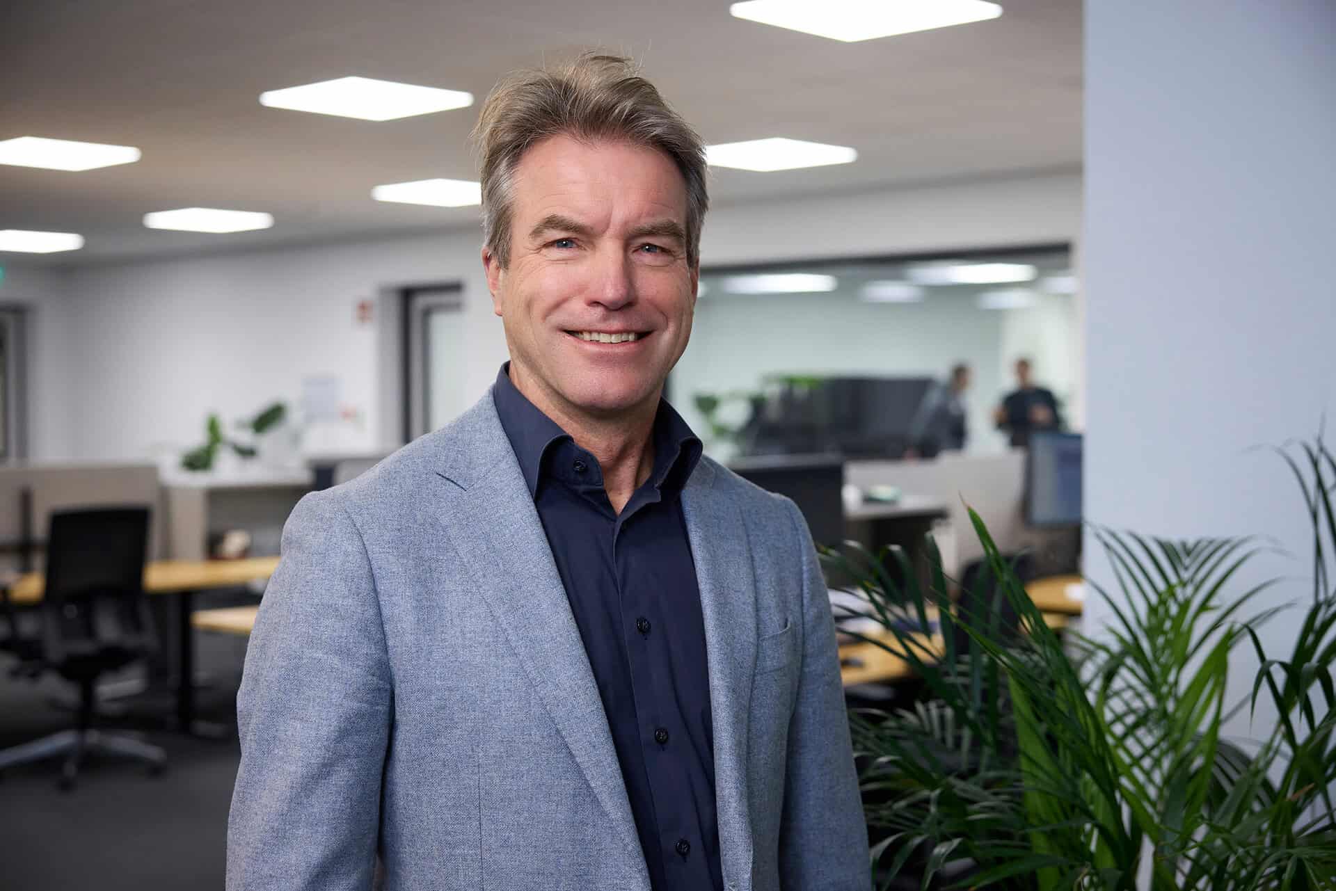 Martin - Managing Director - liggend